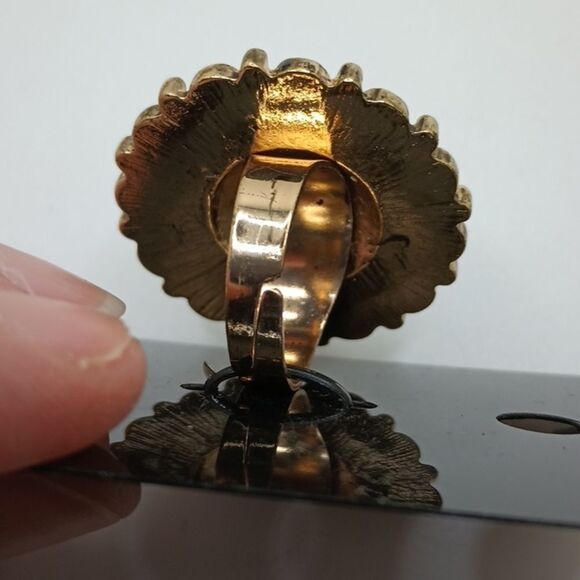 Chunky adjustable gold and ivory flower mandala boho ring - Picture 2 of 5